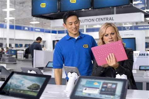 Amy Poehler And The Helpful Best Buy Employee