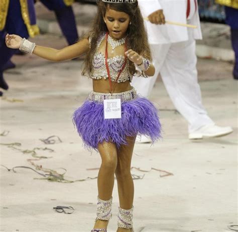 Karneval In Rio Der Zusammenbruch Der Kleinen Samba Queen Welt