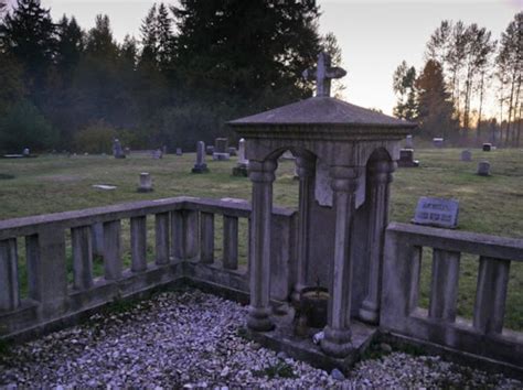 Black Diamond Cemetery Is One Of Washingtons Spookiest Cemeteries
