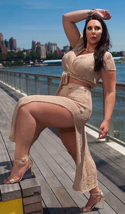 Amber Botros Bbw Sexy Voluptuous Women Curvy Women Fashion Curvy