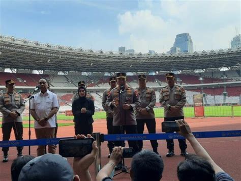 Sistem Baru Pengamanan Steward Di Dalam Stadion Polisi Jaga Di Luar
