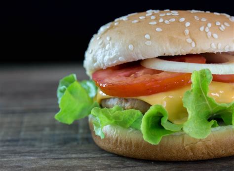 So surely there must be healthy fast food options that are truly healthy? The Best Burgers Under 300 Calories | Eat This Not That