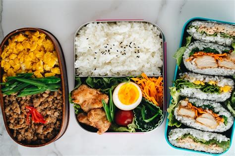 Pop the sushi rolls into a bento box or lunchbox, adding the edamame and fruit to the other compartments. h4cktivis: Japanese Bento Box Lunch Ideas