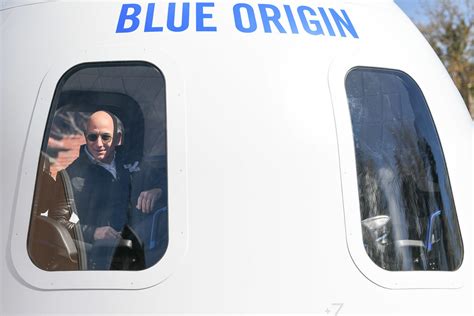 How Jeff Bezos Is Using Amazon S Success To Fuel Blue Origin S Space Effort