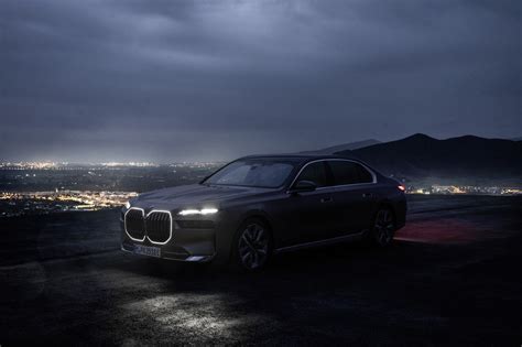 BMW ra mắt xe điện mới với khả năng tăng tốc ngang siêu xe từ 0 100 km