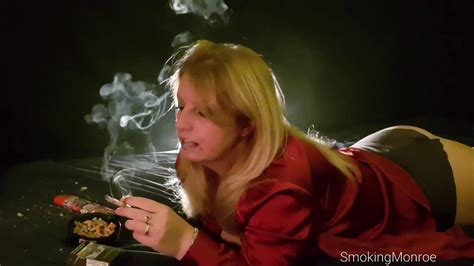 Smoking Monroe Two At Once Coughing Smokevids3823