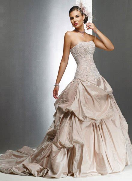 Maybe you would like to learn more about one of these? Cremefarbene Hochzeitskleider: Duchesse-Kleid