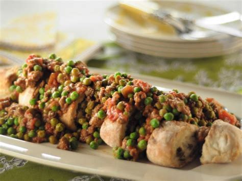 Country star trisha yearwood's sharing her down home recipes from her new cookbook, home cooking with trisha yearwood, and serving up some of your favorite dishes. Ribbon Meatloaf Recipe | Trisha Yearwood | Food Network