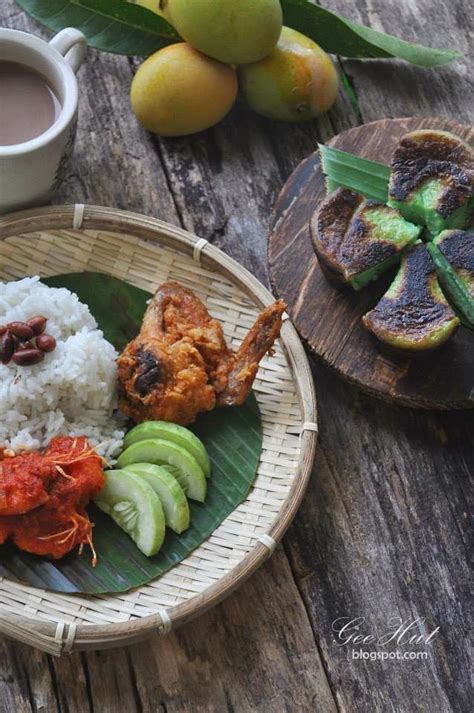 Nasi lemak adalah salah satu masakan nasional dari negara tetangga kita, malaysia. Malaysia Food - Nasi Lemak Sambal Udang | Resep masakan ...