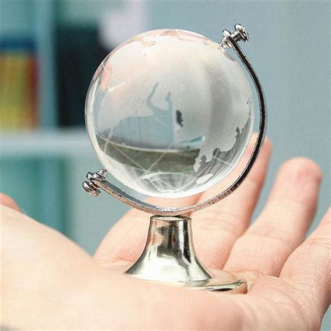 2020 的 Crystal Glass Frosted World Globe Office Stand Paperweight Decoration 主题