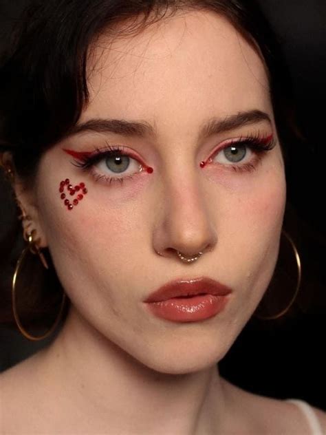 65 Fun And Festive Heart Makeup Ideas For Valentines Day Day Eye