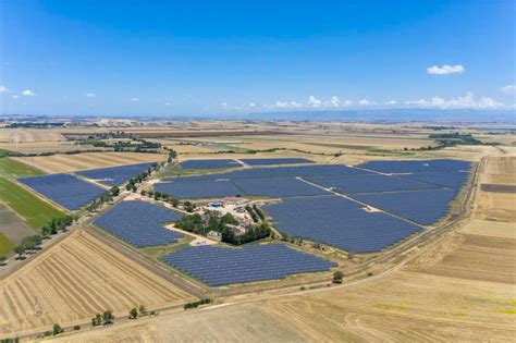 Il Più Grande Parco Fotovoltaico Italiano è Collegato Alla Rete