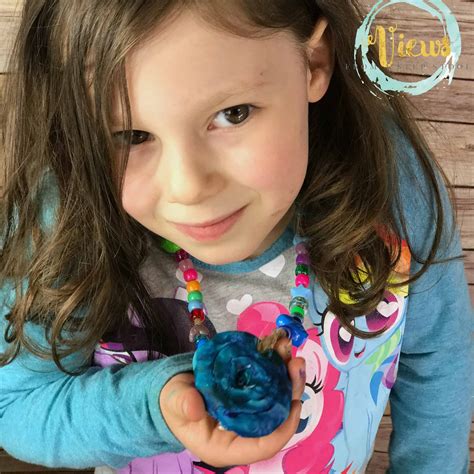 This fun coral reef craft uses pipe cleaners! DIY Moana Necklace for Kids - Views From a Step Stool