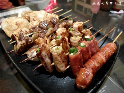 中秋烤肉草飼先鋒組：澳洲熟齡牛、天然放牧飼養鮮嫩美味！ 另一款以紐澳肉品為主的 『草飼』組合內則有經典『紐約克牛排』，還有油花均勻、不容易烤失手的『帶骨牛小排』，以及 q 彈『嫩肩里肌牛肉片』、『牛肋眼薄片』、纖維細緻的『菲力薄片』等品項。 【台中美食】中秋烤肉新選擇-夜燒串燒居酒屋(健行店)!平價碳烤、串燒、美食、啤酒一次滿足!打卡送烤物 ...