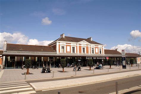 Gare De Vannes Train Station Bonjourlafrance Helpful Planning