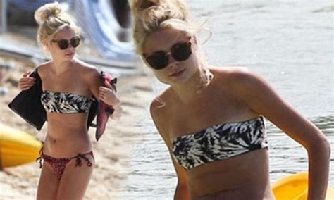 Nina Nesbitt Looks Every Inch A Beach Babe In Mismatched Bikini Daily