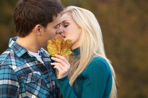 Romantic Photos Of Kissing People