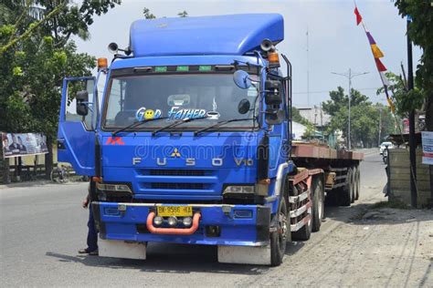 semi truck mitsubishi fuso the great v10 editorial image image of fv414jr engine 253738570