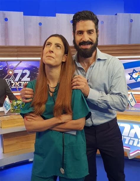 Jun 16, 2021 · בפרק סיום העונה של תוכנית הסאטירה ארץ נהדרת, ששודר שלשום (שני), הוצג מערכון ובו חיקוי של העיתונאי ופרשן חדשות 12 עמית סגל. כך יראה החיקוי של הגר וניר בארץ נהדרת | ארץ נהדרת