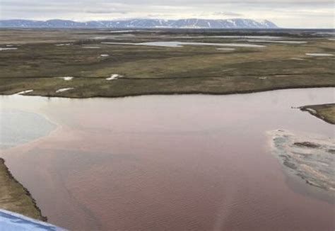 russian oil spill in arctic circle norilsk nickel putin