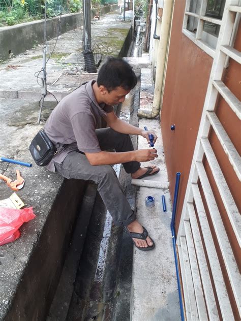 Ketika memilih jasa tukang borongan maka anda masih dihadapkan dengan dua pilihan, yakni borongan upah tenaga kerjanya saja ataukah borongan secara menyeluruh. 0126887491 tukang paip, tukang rumah, tukang bumbung area ...