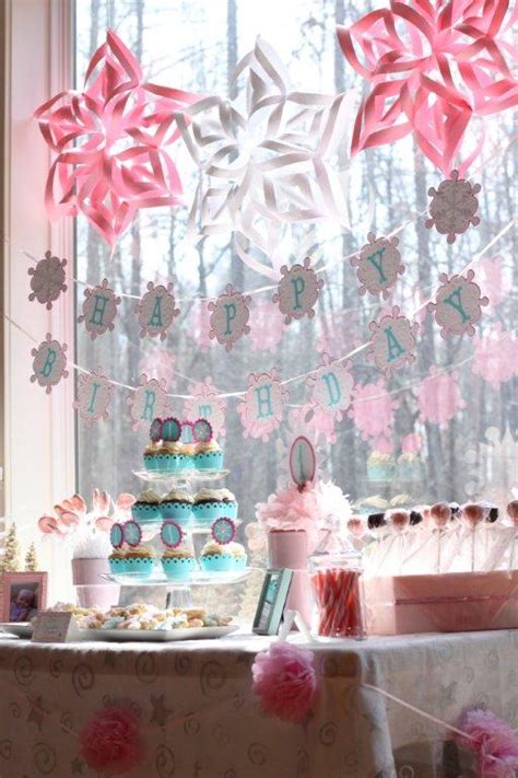 Throwing a winter wonderland party can be a wonderful and joyful experience. EMTsweeetie: Winter Onederland Real Party