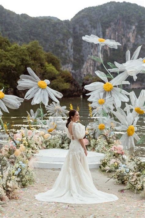 An INCREDIBLE Daisy Themed Wedding In Thailand Real Weddings Wedding