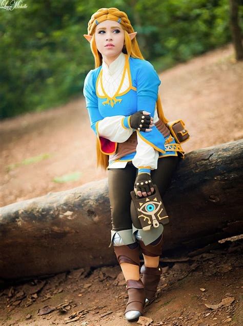Highly Accurate Breath Of The Wild Princess Zelda Cosplay