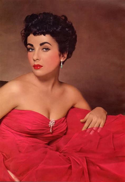 Elizabeth Taylor Red Really Accents Her Hollywood Stars Hollywood Icons Old Hollywood Glamour