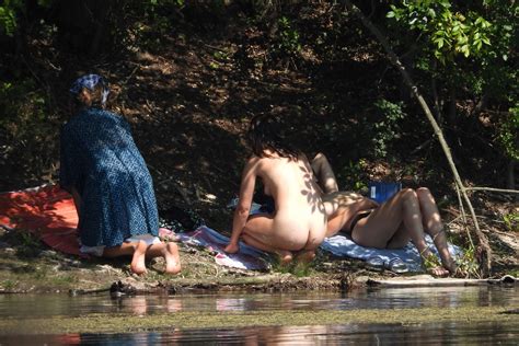 Clairwill S Beach Blog 2020 08 4 Girls Nude Donau Oder Kanal