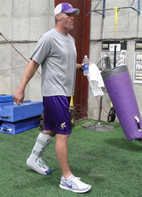 Brett Favre’s Starting Streak Endangered By Ankle Injury The New York Times