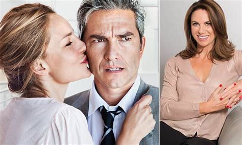 Tracey Cox Reveals Ways To Spot A Commitment Phobe Daily Mail Online
