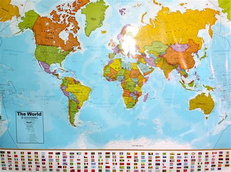 World Flag Amp Laminated World Map Gambaran