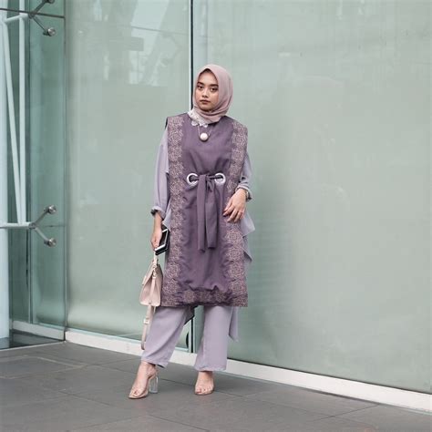 .couple kekinian, baju couple family baju couple yang bagus, baju couple sarimbit, baju couple warna pink, baju couple king queen, baju couple baju couple untuk kondangan, baju couple keluarga 1 anak, baju pasangan pesta, baju couple buat kondangan, baju couple panjang, baj. Super Elegan, 14 Style Hijab Kondangan Ini Bikin Kamu ...