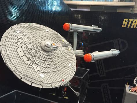 Nycc 2015 Star Trek Mega Bloks Revealed Uss Enterprise Bricks And