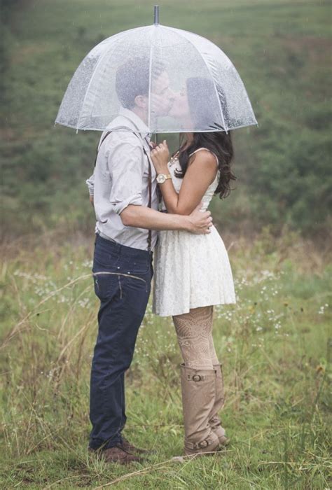 A Kiss In The Rain Love Cute Couples Kiss Rain Outdoors Autumn Kissing In The Rain Cute