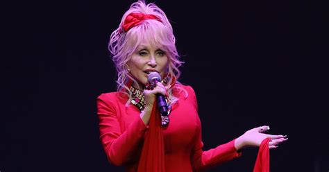 Dolly Parton To Release New Holiday Album A Holly Dolly Christmas On Oct The Country Daily