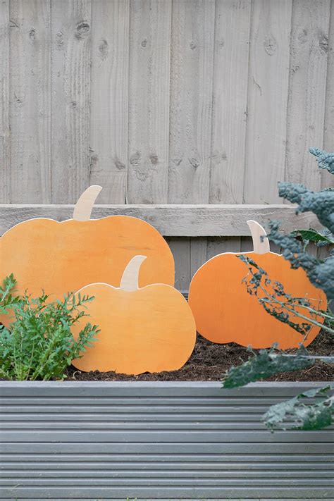 Diy Wooden Pumpkin Patch Halloween Garden Decorations The Crafty