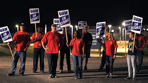 Gm Strike 2019 United Auto Workers Walkout From Tennessee Plant