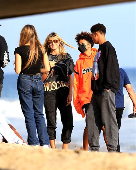 Heidi klum is about 5 ft 9 1⁄4 in (1.76 m) in height and has a weight of about 62 kg or 137 pounds. Heidi Klum & Her Kids Enjoy A Day At The Beach — Pics ...