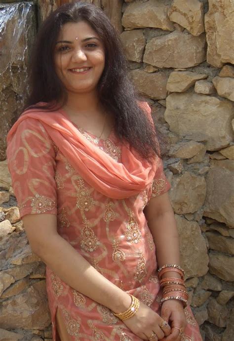 All Desi Asian Cutest Aunties Nisha Bhabhi In Egypt Tour