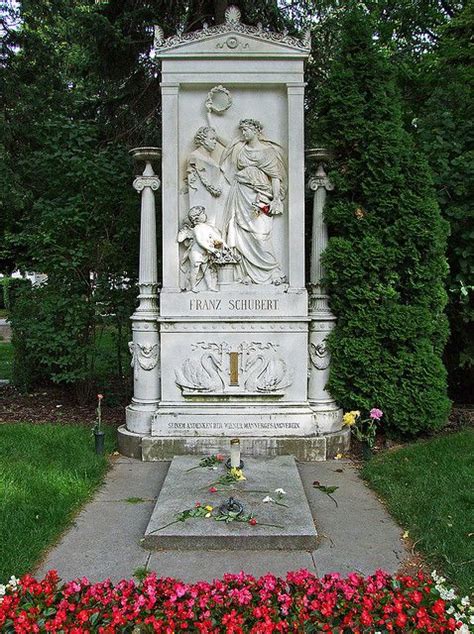 Grave Of Franz Schubert Vienna Cemetery Monuments Cemetery Statues