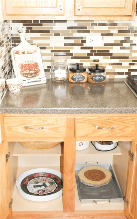 When organizing kitchen cabinets, you need to think about the various stations in your kitchen and what is done in each area. How to Organize Kitchen Drawers & Cabinets - At Home With Zan