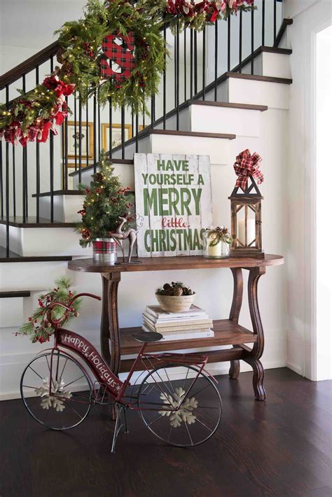 20 Foyer Christmas Decorating Ideas