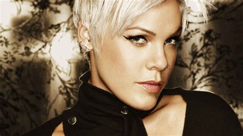 Female Singer Pink Hot Wallpapers