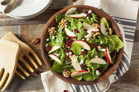 Lagi cari resep salad sayur untuk diet? 8 Jenis Salad yang Enak dan Sehat Ini Pasti Membuat Diet ...