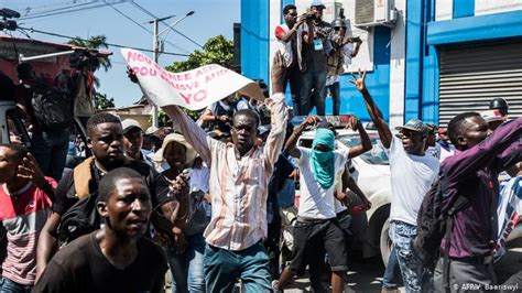 El presidente de haití, jovenel moise, fue asesinado el miércoles en su casa por un comando integrado por personas extranjeras, anunció el primer ministro saliente, claude joseph. !TA FEA AL COSA! Protestan contra la inseguridad en Haití ...