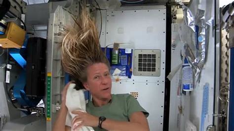 How Do Astronauts Wash Their Hair In Space Mirror Online