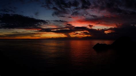 Dark Sunset Hd 2560x1440 Sunset Clouds And Dark Ocean