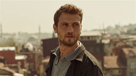 Patos reklamında da oynayan i̇ynemli, başka bir reklam filminde i̇talyan futbolcuyu canlandırırken yönetmen zeynep. Aras Bulut İynemli'den Çukur için yeni imaj! - Show TV